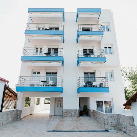 Blue And White Luxury Suites Nea Kallikrateia 외부 사진