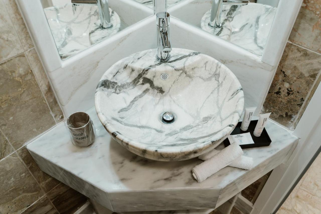 Blue And White Luxury Suites Nea Kallikrateia 외부 사진