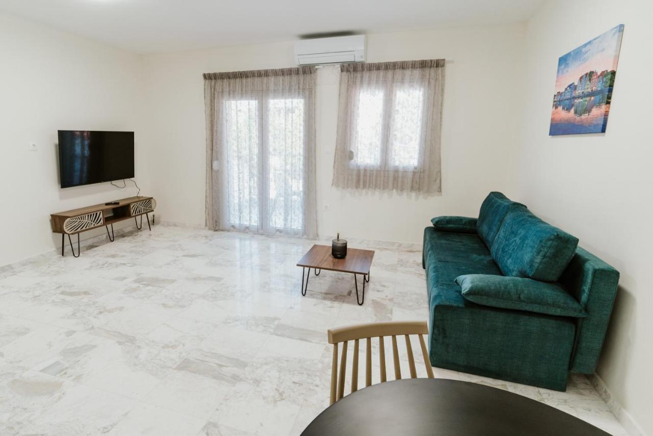 Blue And White Luxury Suites Nea Kallikrateia 외부 사진