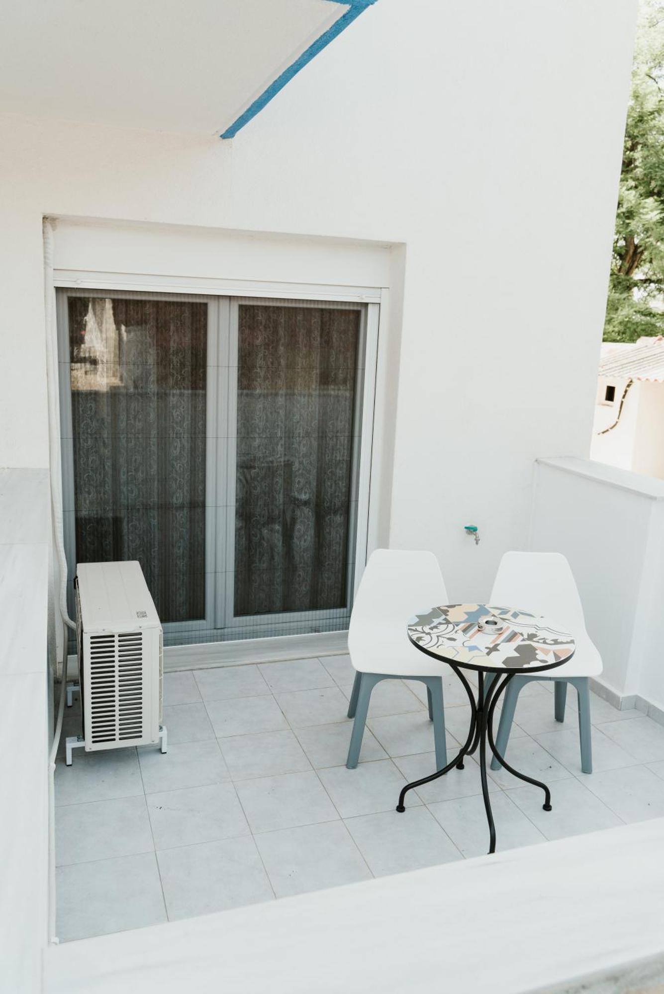Blue And White Luxury Suites Nea Kallikrateia 외부 사진
