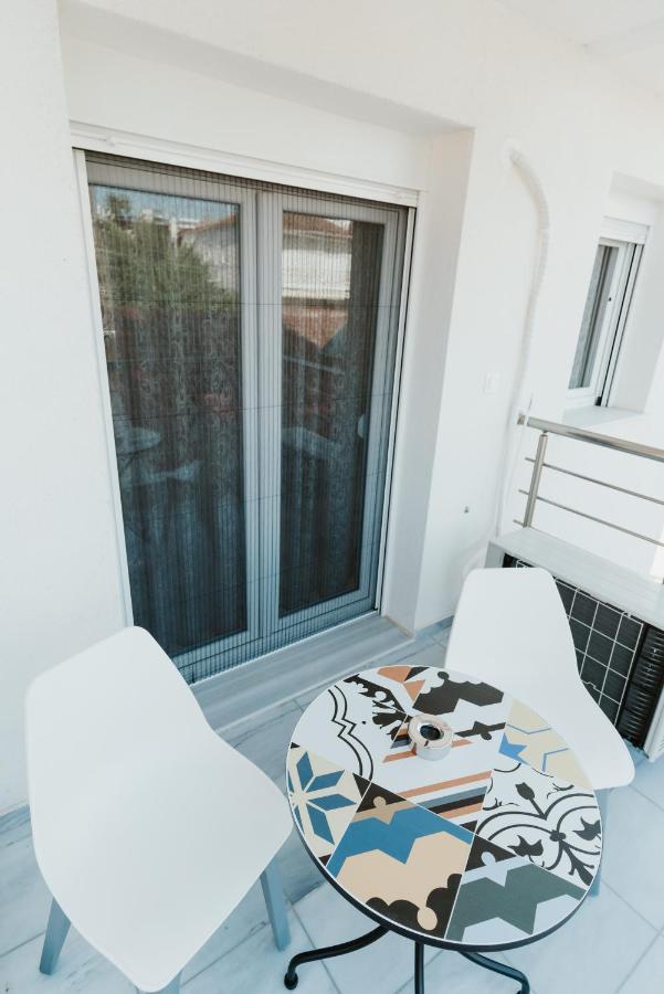 Blue And White Luxury Suites Nea Kallikrateia 외부 사진