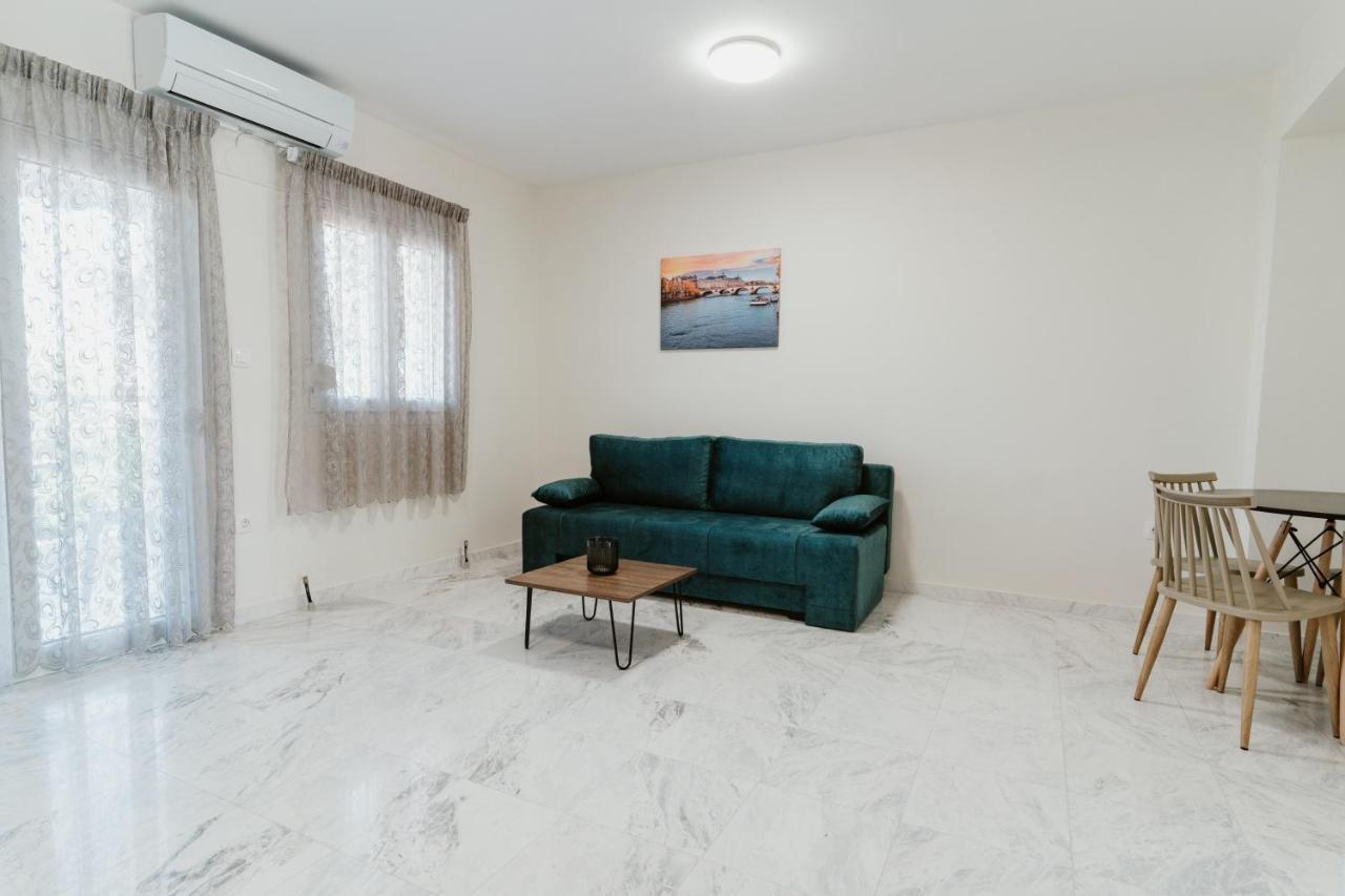 Blue And White Luxury Suites Nea Kallikrateia 외부 사진
