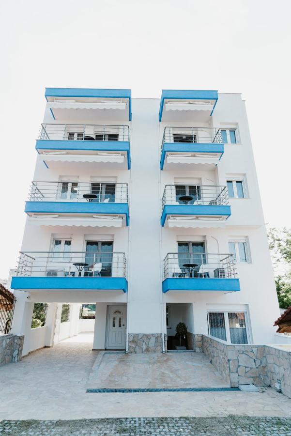 Blue And White Luxury Suites Nea Kallikrateia 외부 사진