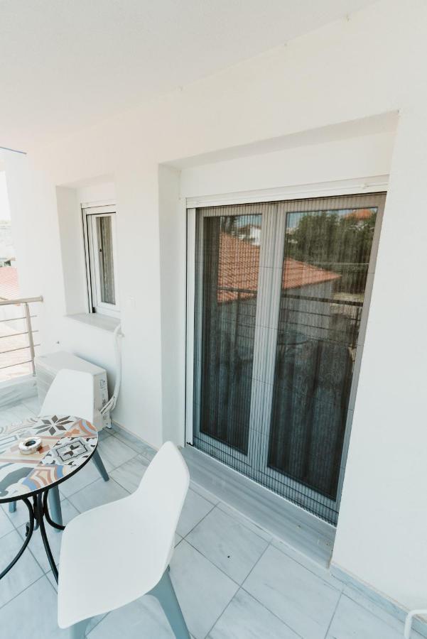 Blue And White Luxury Suites Nea Kallikrateia 외부 사진