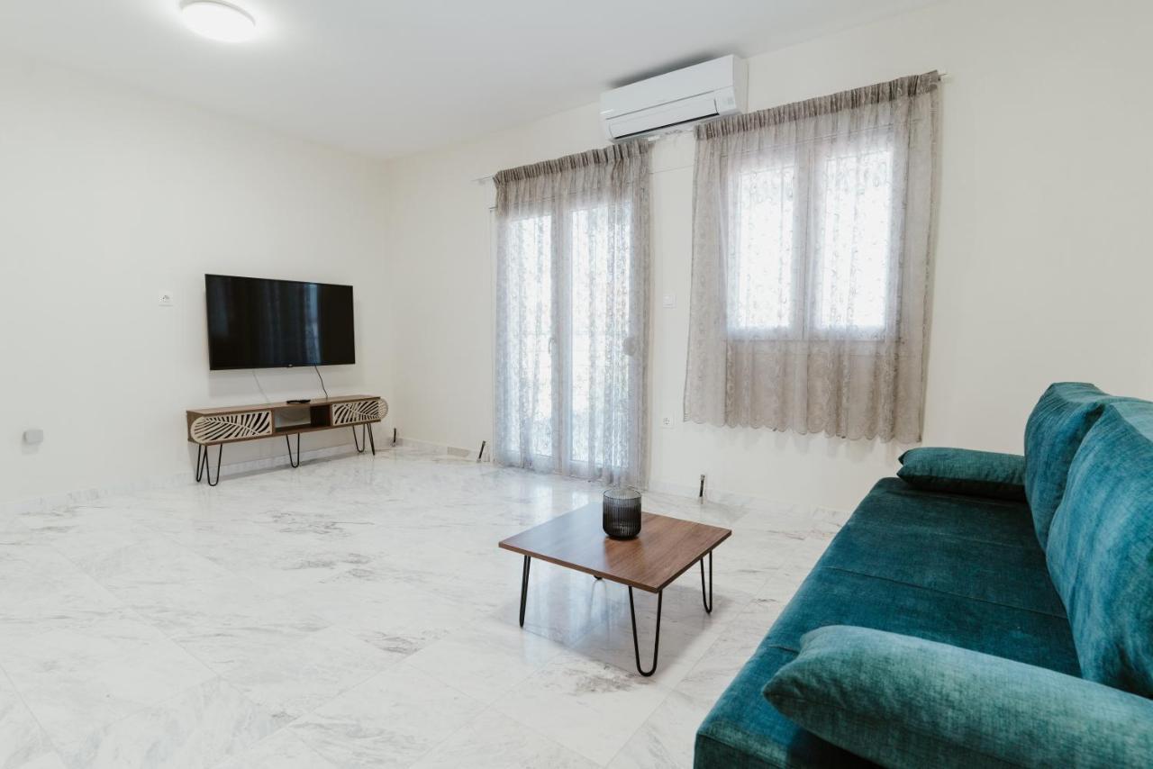 Blue And White Luxury Suites Nea Kallikrateia 외부 사진