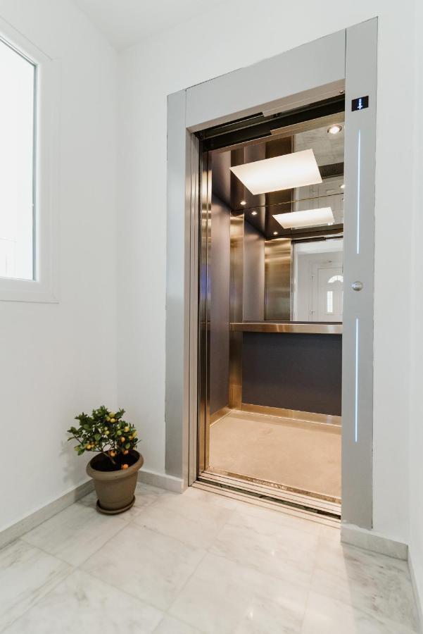 Blue And White Luxury Suites Nea Kallikrateia 외부 사진