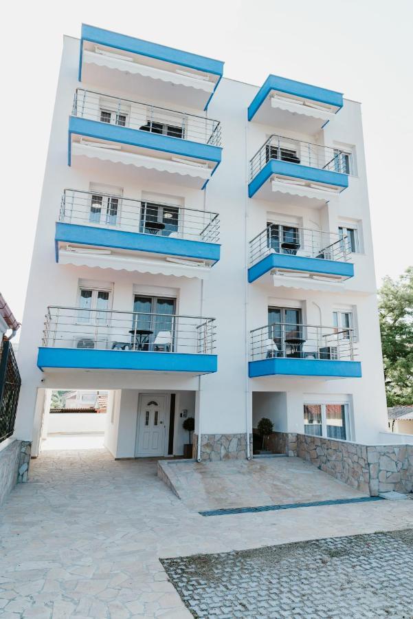 Blue And White Luxury Suites Nea Kallikrateia 외부 사진
